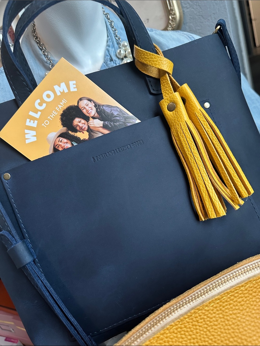 ☀️New PLG Medium Deep Waters 💙💛 crossbody tote, sunshine, Total eclipse - Picture 12 of 14